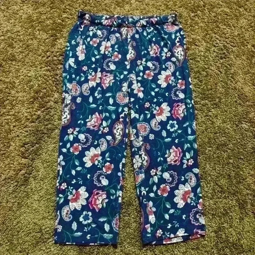 Liz Claiborne Floral Pajama Bottoms, size M
